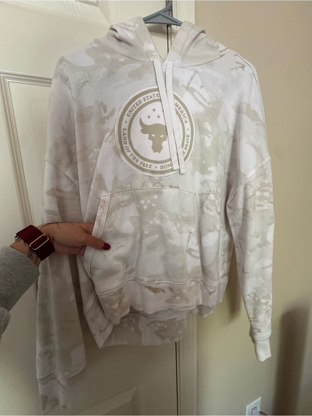 Under Armour Light Beige Tie-Dye Hoodie with Bull Logo - Picture 3 of 6